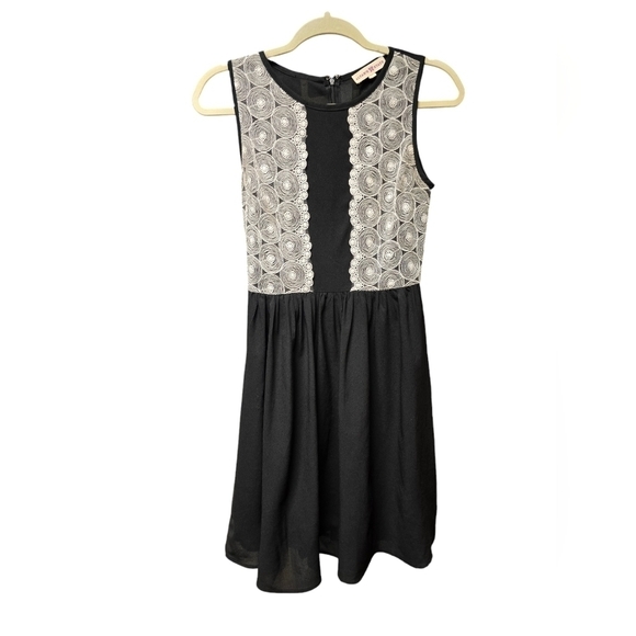 Altar'd State Dresses & Skirts - ALTAR'D STATE Lace Dress Black Sz. M